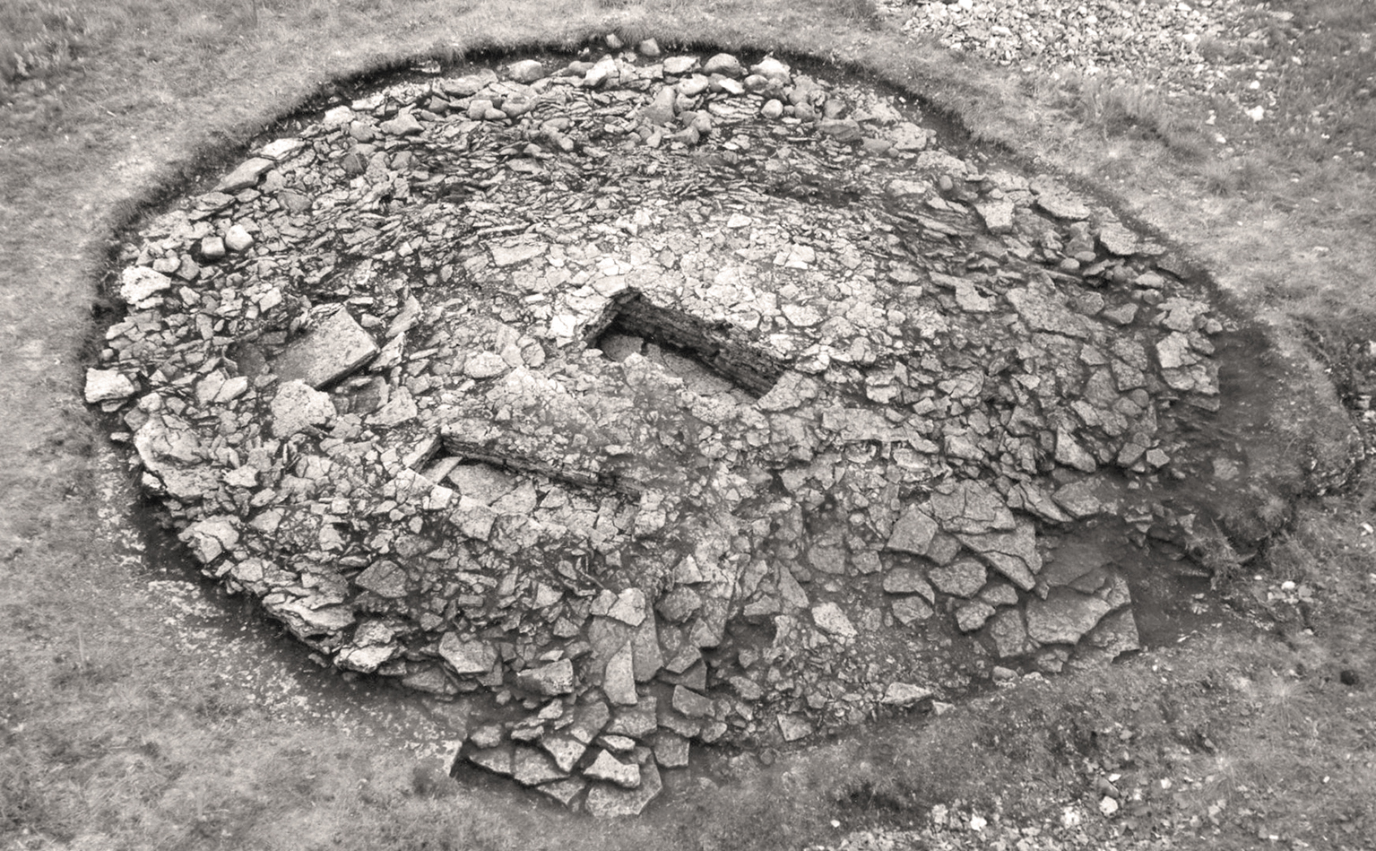 Rebala stone-cist grave. Circle made of stones with graves in the centre.